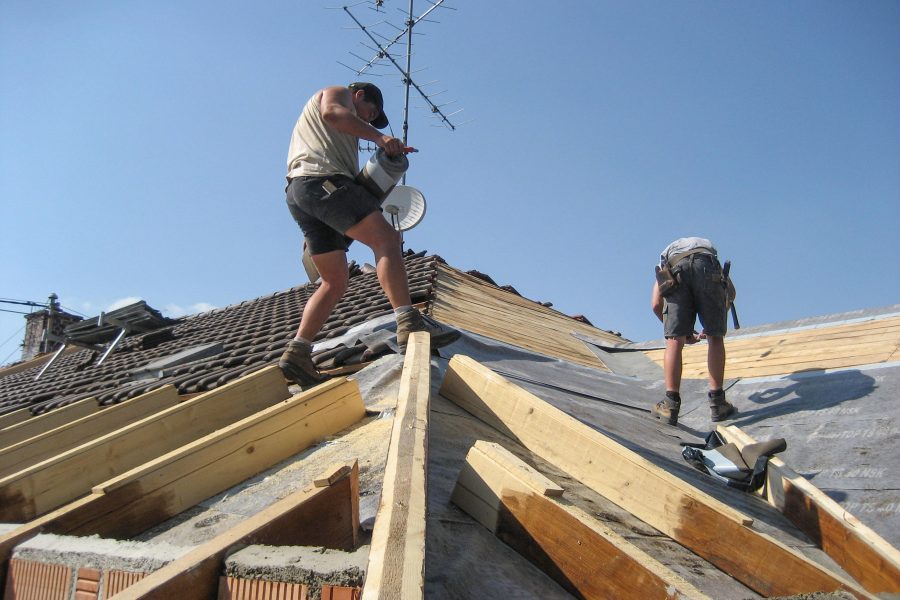 Wohnhaus, energetische Sanierung. Dachdeckung mit Bieberschwanzziegel.