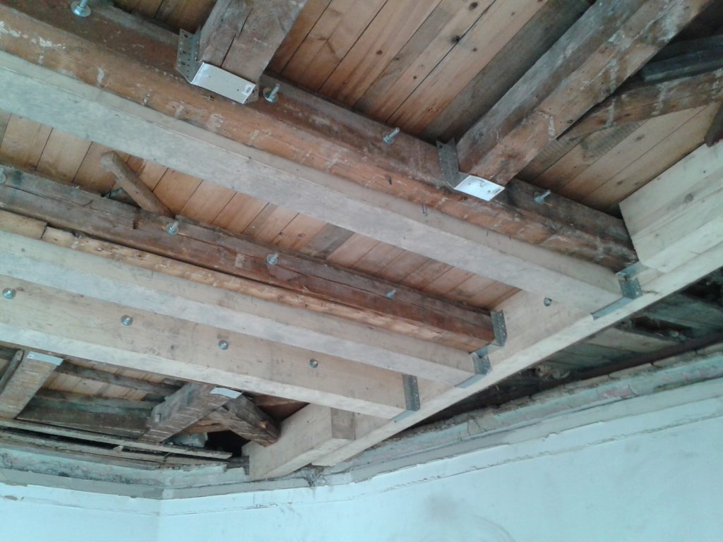 Holz Decke nach Sanierung